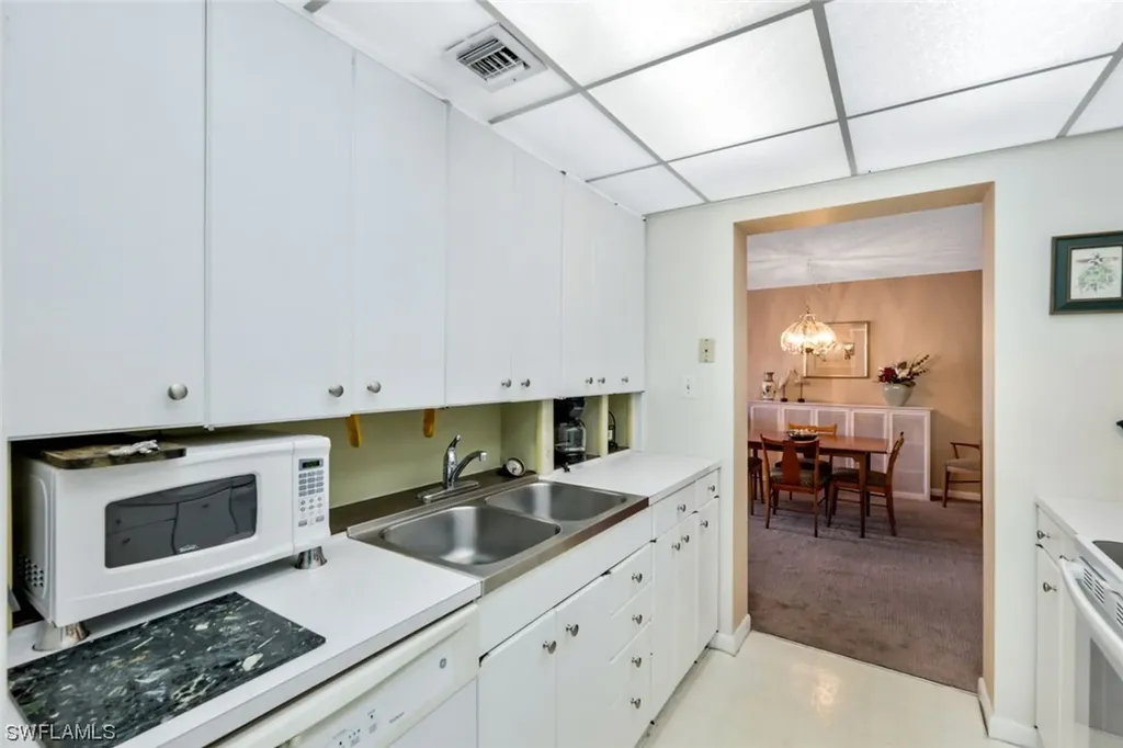 555 Park Shore Drive Naples FL 34103