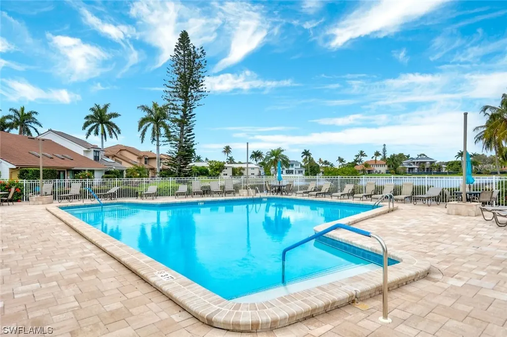 555 Park Shore Drive Naples FL 34103