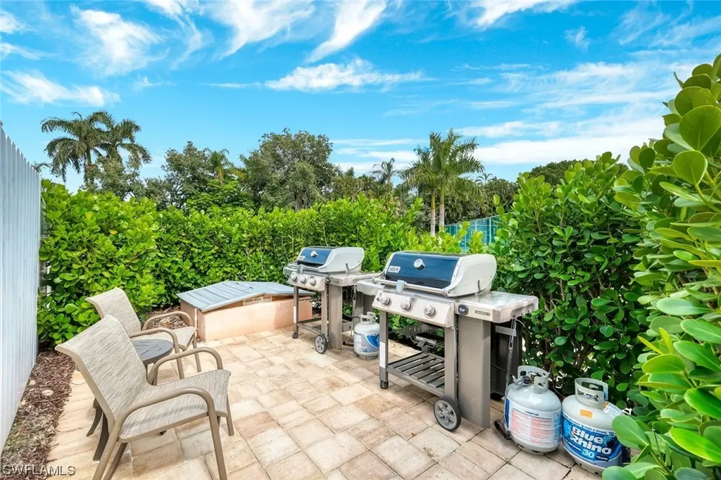555 Park Shore Drive Naples FL 34103