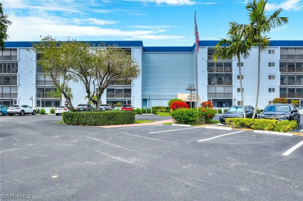 555 Park Shore Drive Naples FL 34103