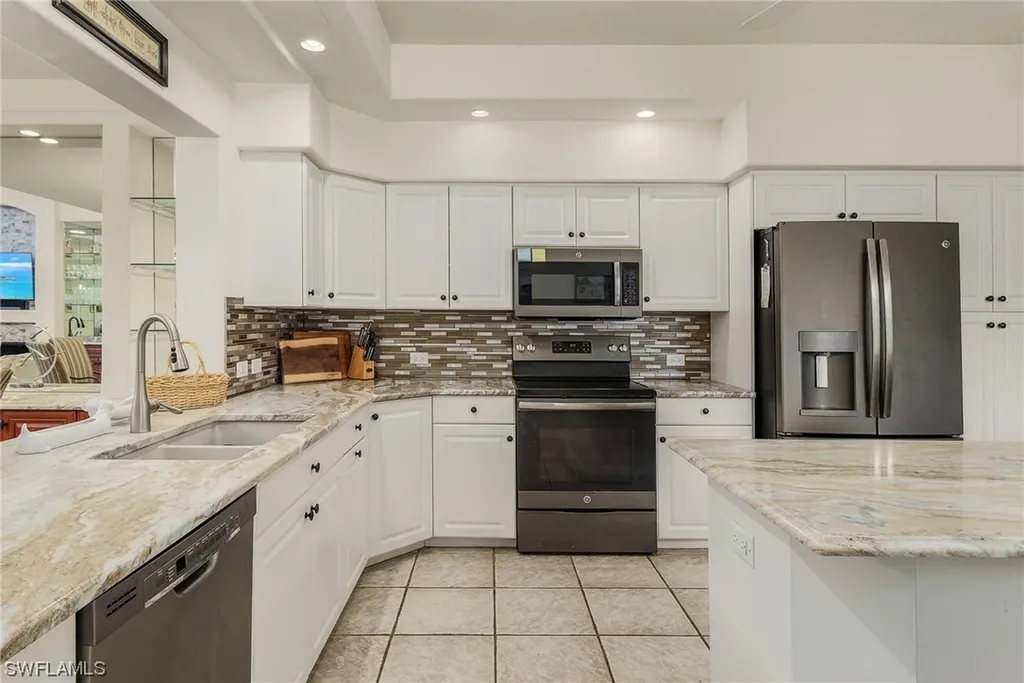 5000 Kensington High Street Naples FL 34105