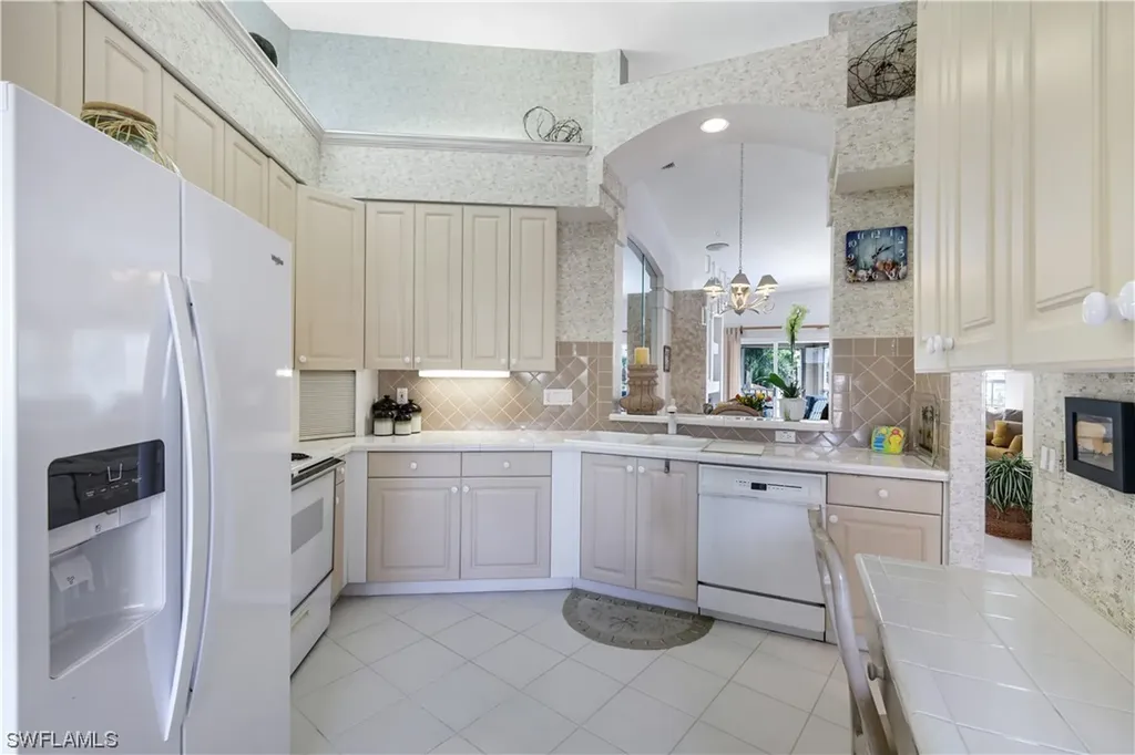 8415 Excalibur Circle Naples FL 34108