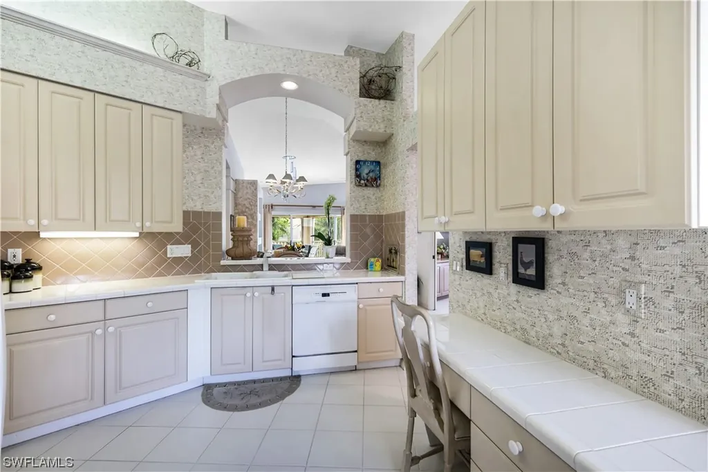 8415 Excalibur Circle Naples FL 34108