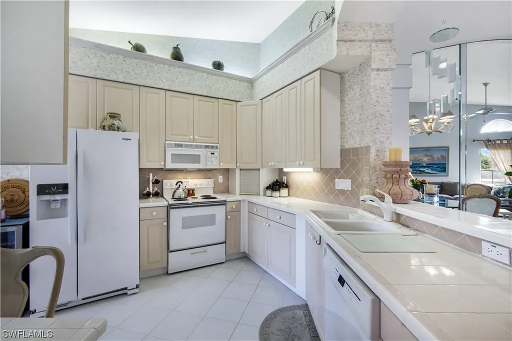 8415 Excalibur Circle Naples FL 34108