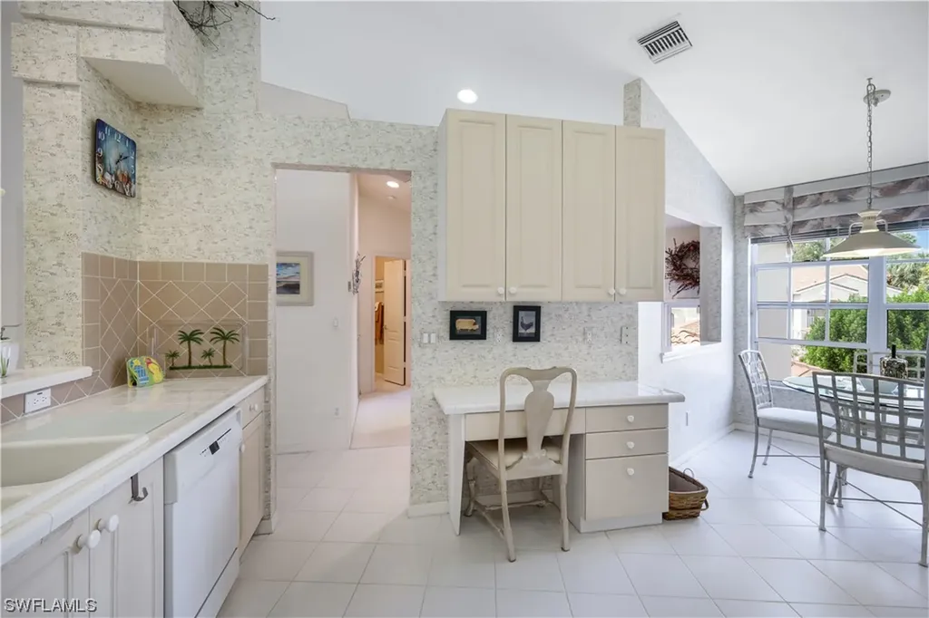 8415 Excalibur Circle Naples FL 34108