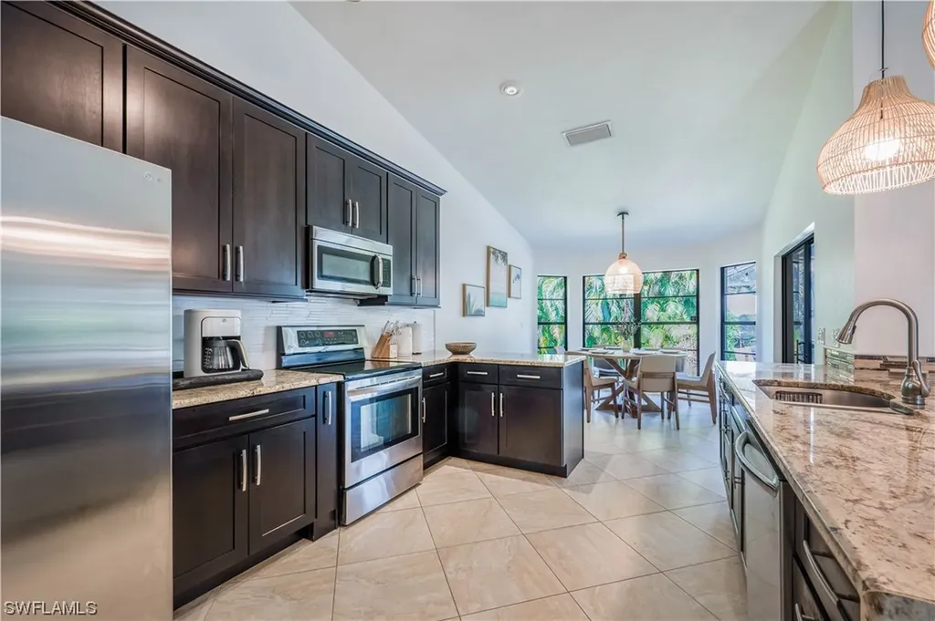 182 Muirfield Circle Naples FL 34113