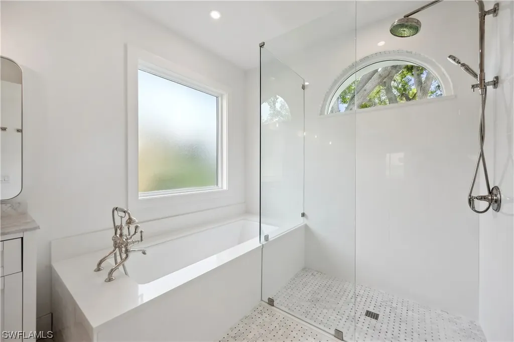 2104 Mission Drive Naples FL 34109