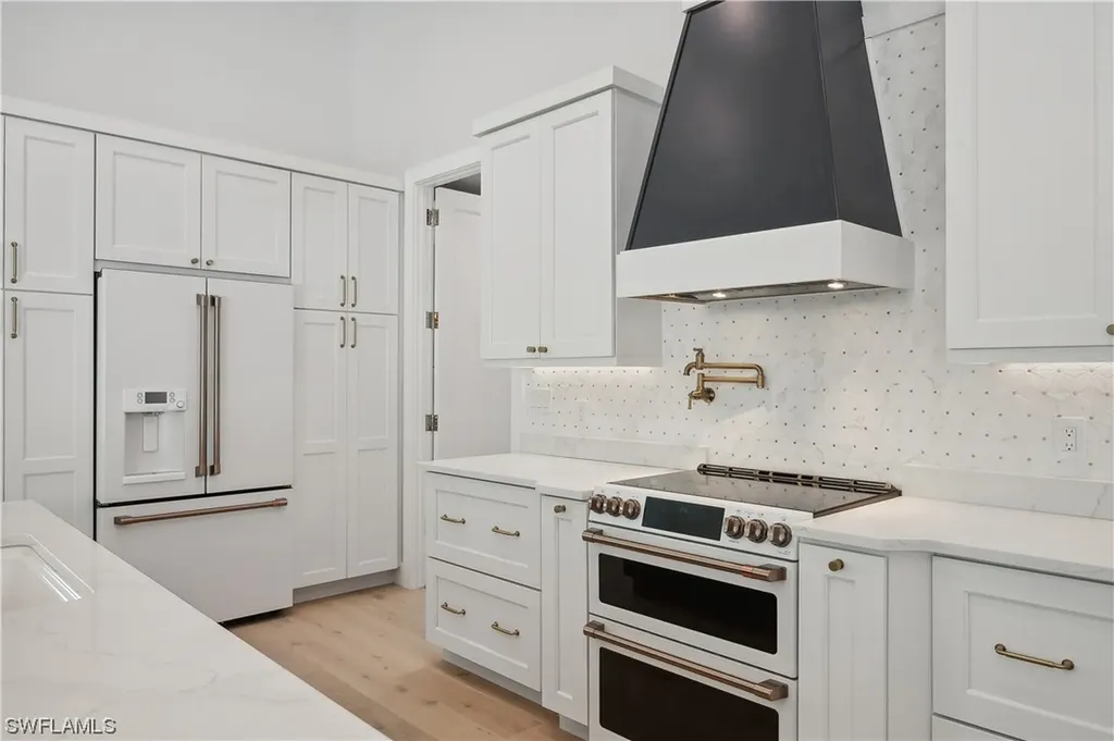 2104 Mission Drive Naples FL 34109