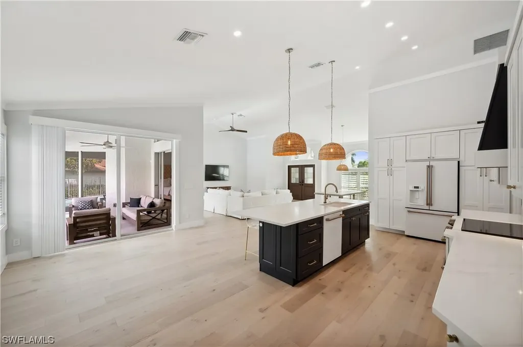 2104 Mission Drive Naples FL 34109