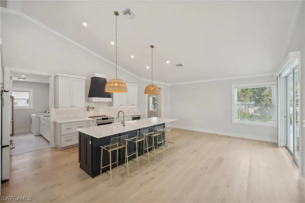 2104 Mission Drive Naples FL 34109