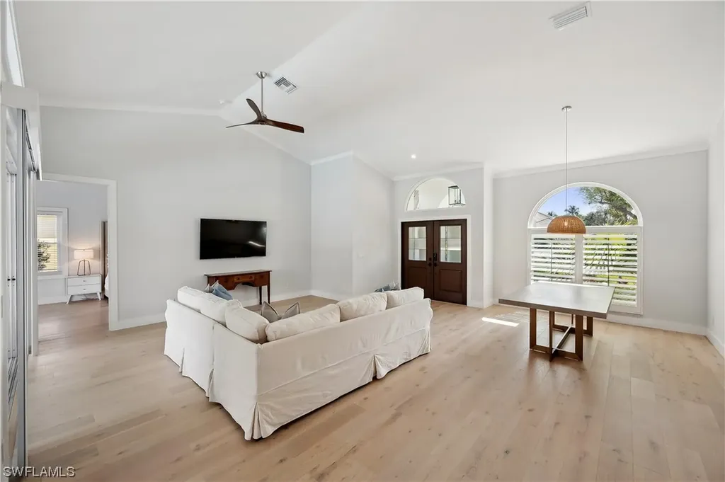 2104 Mission Drive Naples FL 34109