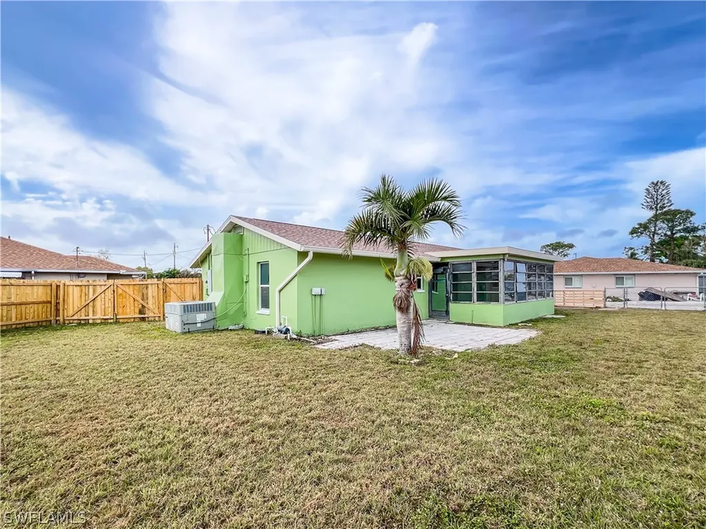 5997 Sonnet Court North Fort Myers FL 33903