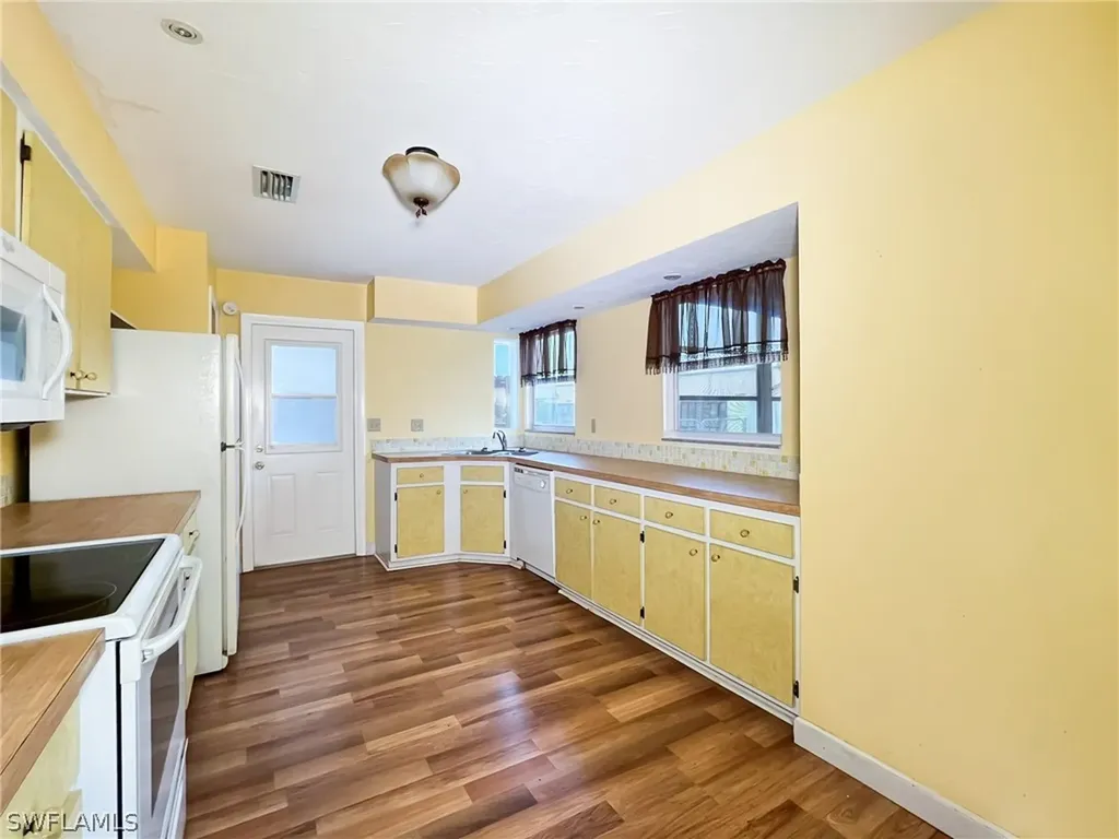 5997 Sonnet Court North Fort Myers FL 33903