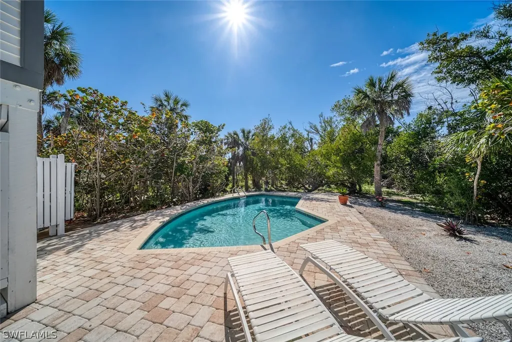 6424 Pine Avenue Sanibel FL 33957