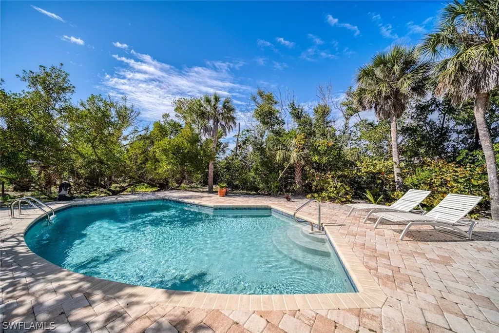 6424 Pine Avenue Sanibel FL 33957