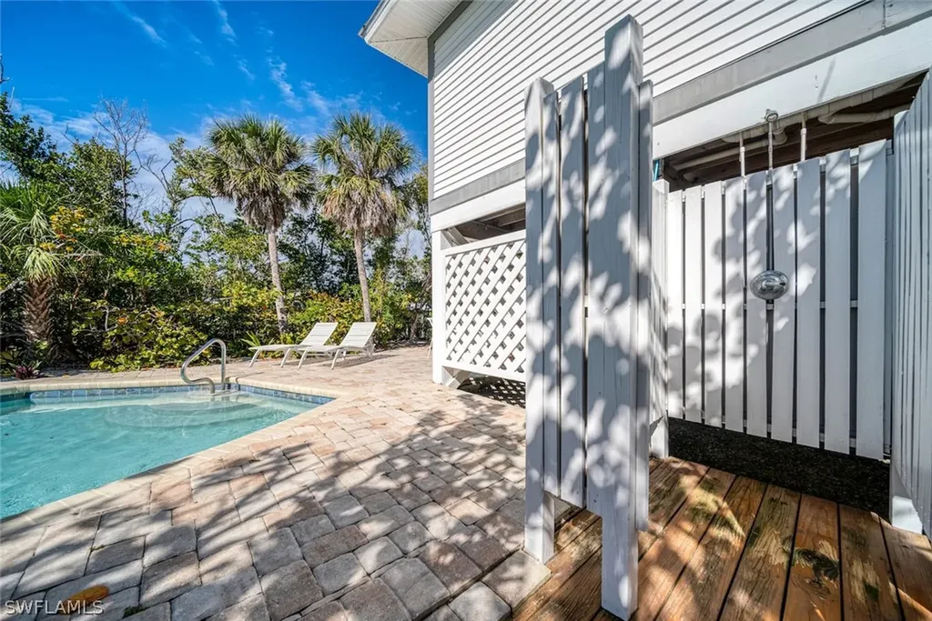 6424 Pine Avenue Sanibel FL 33957