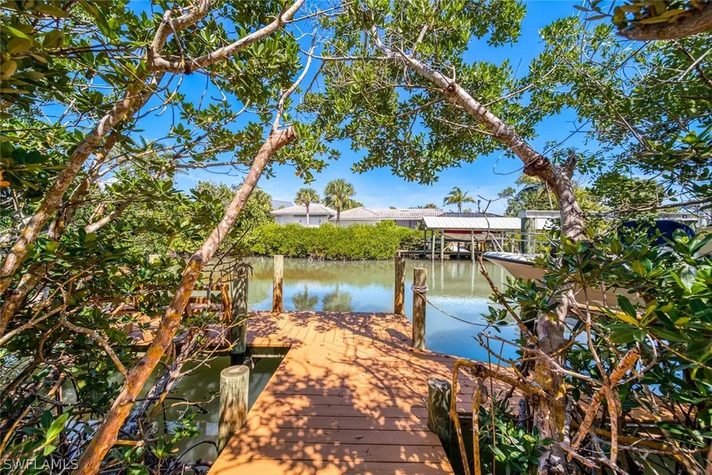 6424 Pine Avenue Sanibel FL 33957
