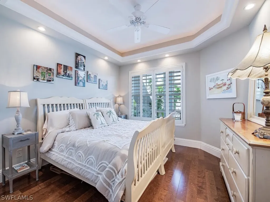 496 Edgemere Way E Naples FL 34105