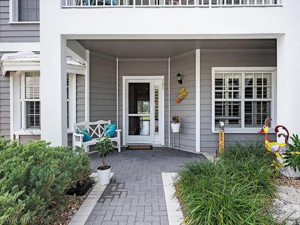 496 Edgemere Way E Naples FL 34105