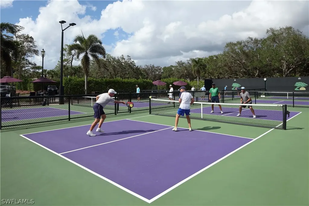 496 Edgemere Way E Naples FL 34105