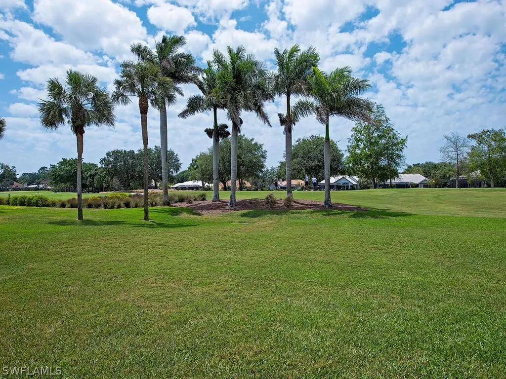 496 Edgemere Way E Naples FL 34105