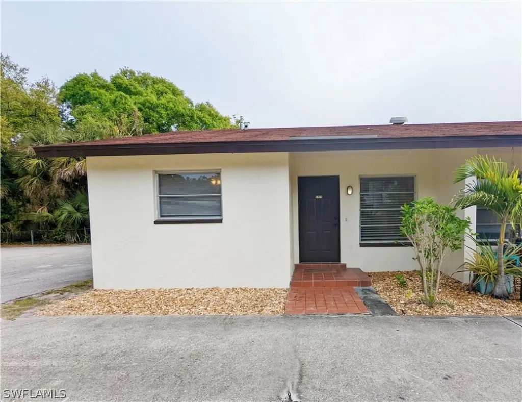 3227-3233 Edgewood Avenue Fort Myers FL 33916