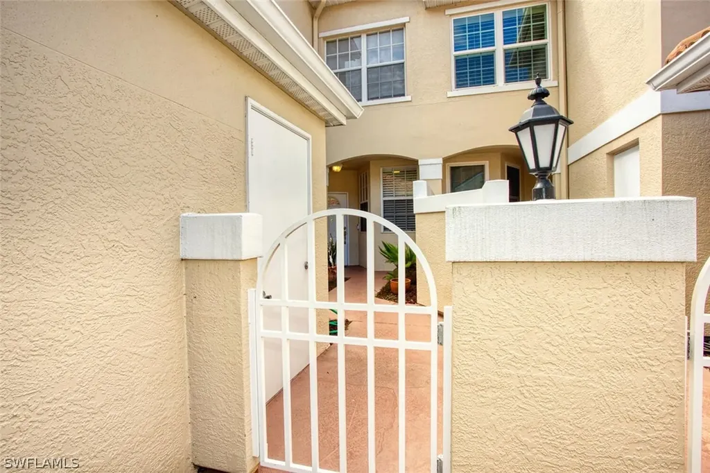 8365 Excalibur Circle Naples FL 34108