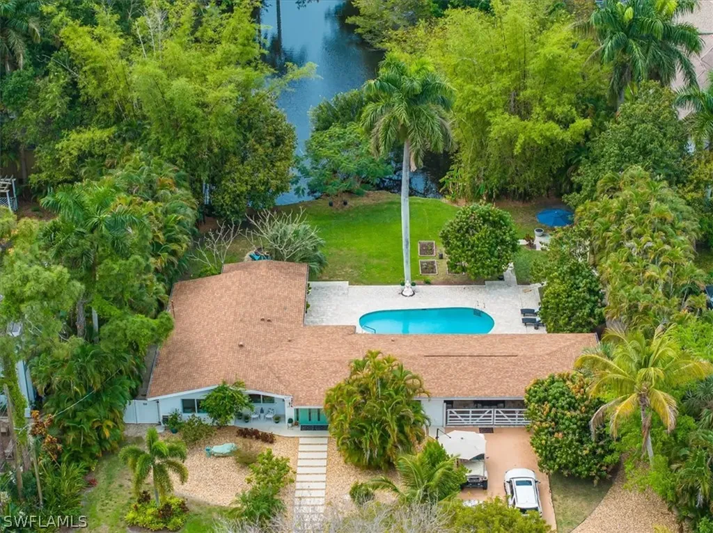 2461 11th Street N Naples FL 34103