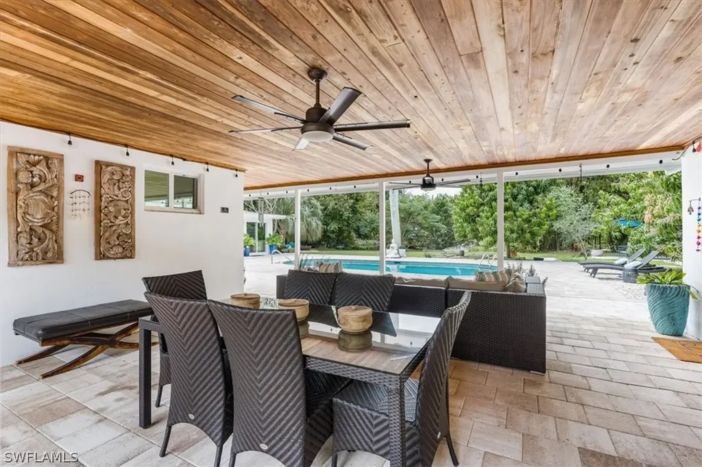 2461 11th Street N Naples FL 34103