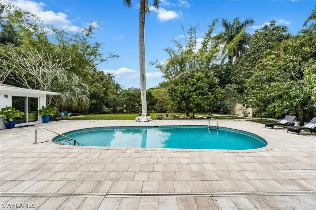 2461 11th Street N Naples FL 34103