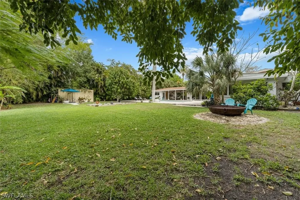2461 11th Street N Naples FL 34103