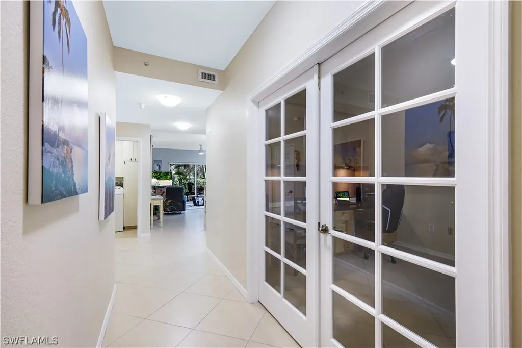 Naples FL, 4520 Botanical Place Circle, Unit 106