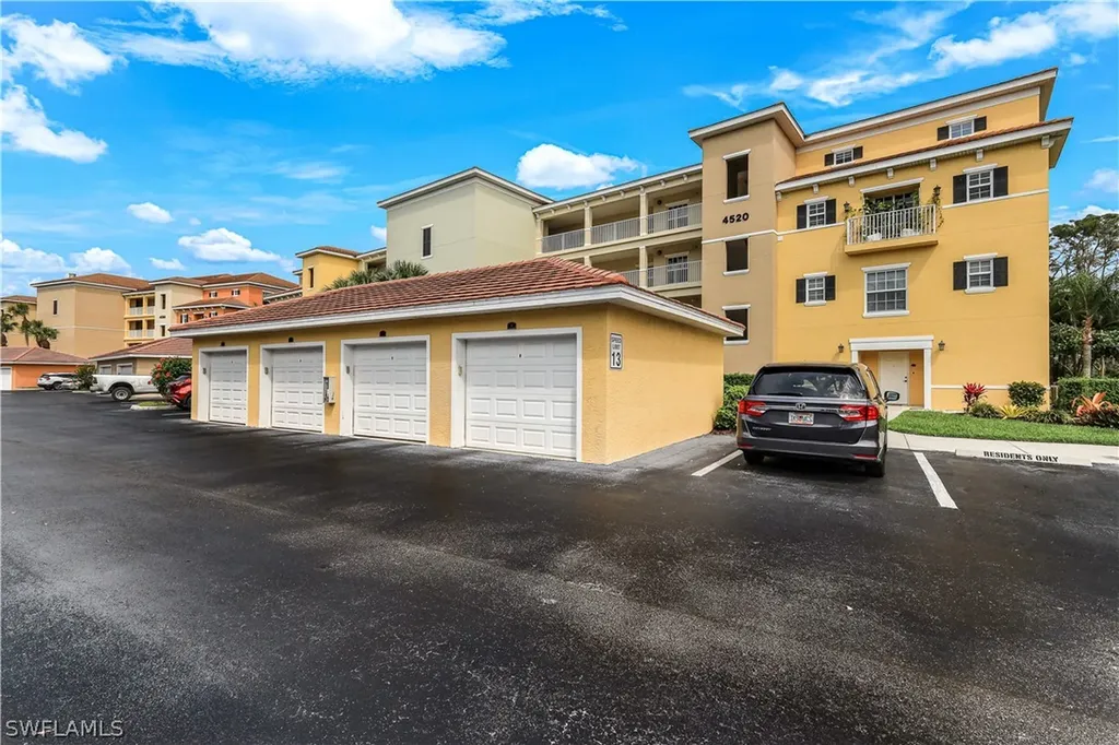 4520 Botanical Place Circle Naples FL 34112