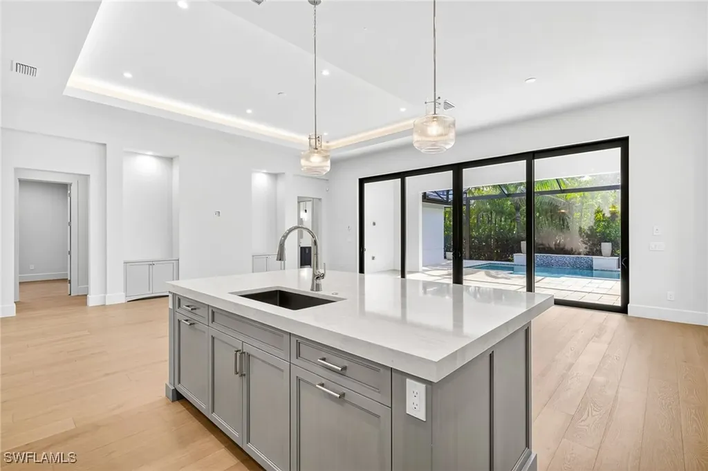 2032 Cambridge Park Drive Naples FL 34109