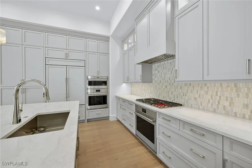 2032 Cambridge Park Drive Naples FL 34109