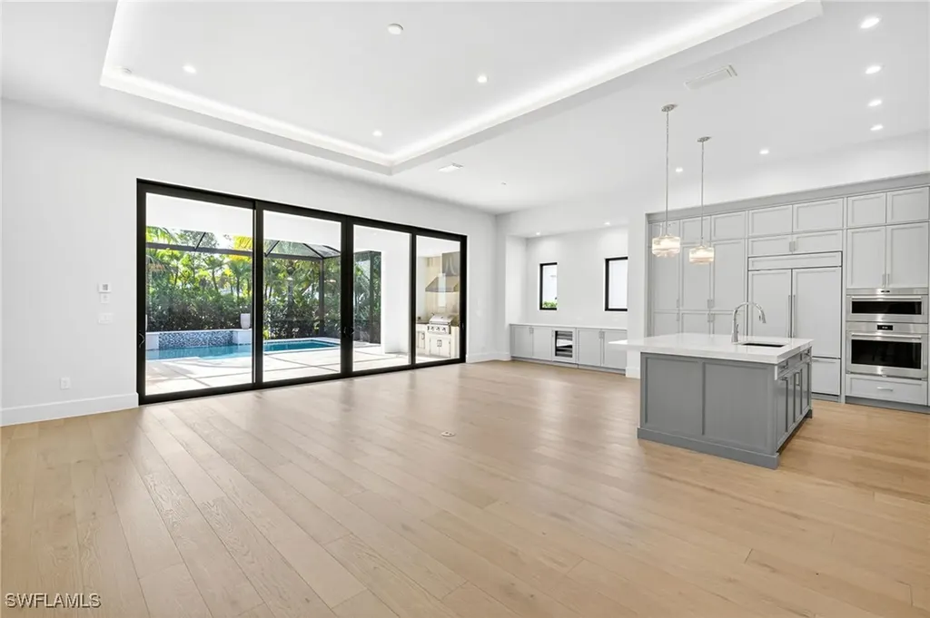 2032 Cambridge Park Drive Naples FL 34109