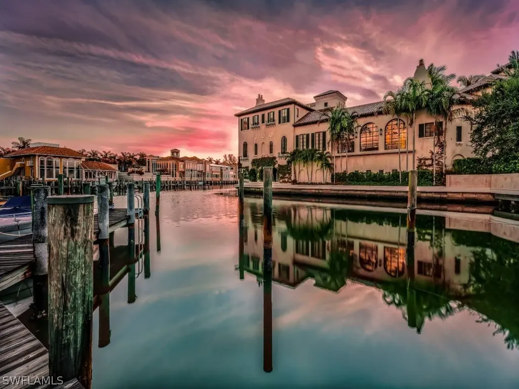 2032 Cambridge Park Drive Naples FL 34109