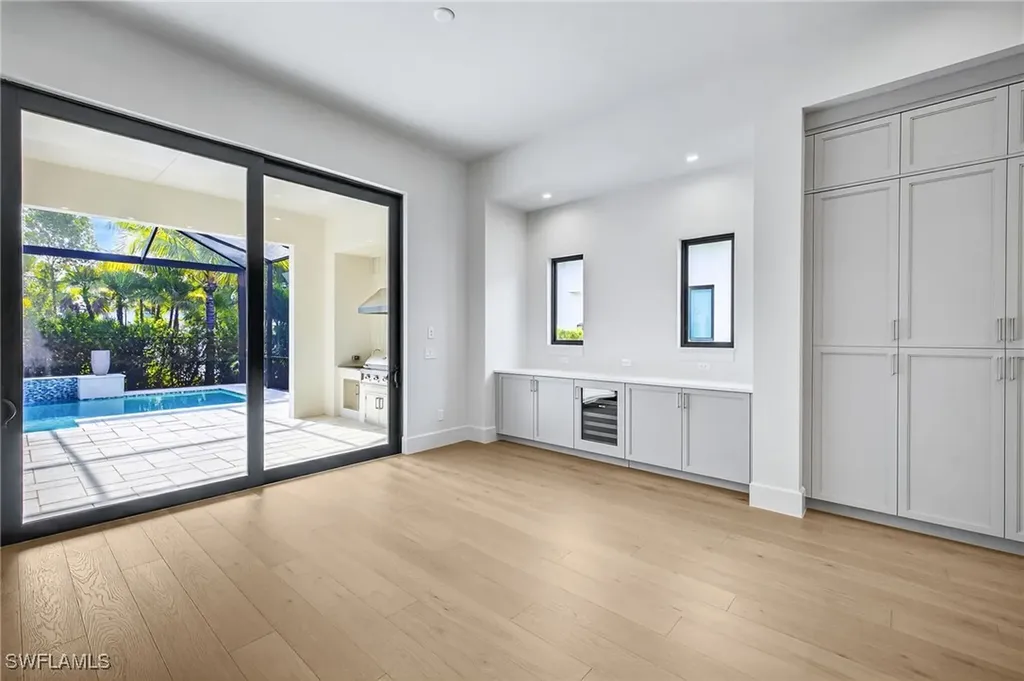 2032 Cambridge Park Drive Naples FL 34109