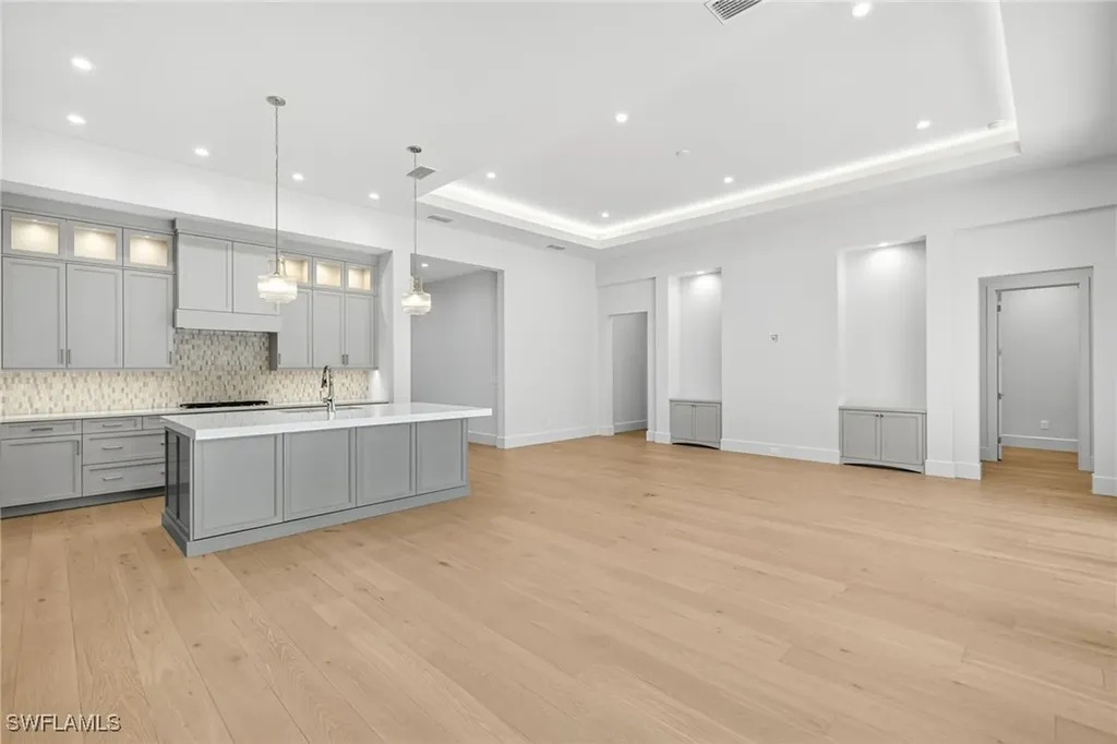 2032 Cambridge Park Drive Naples FL 34109