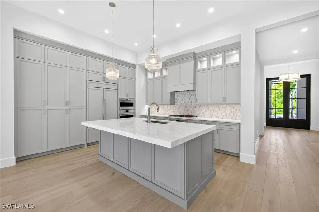 2032 Cambridge Park Drive Naples FL 34109