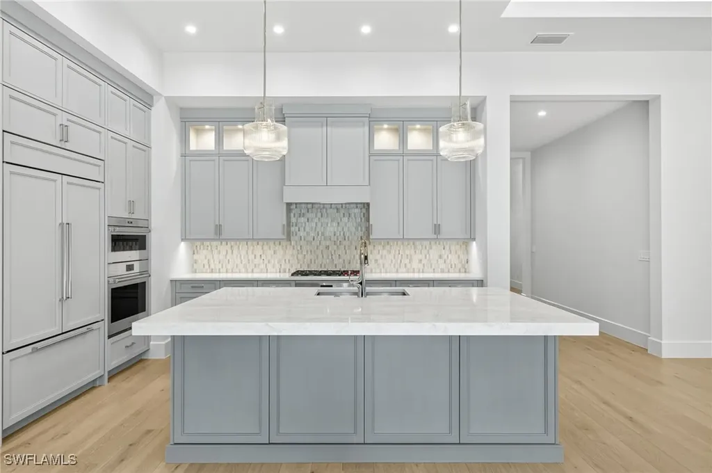 2032 Cambridge Park Drive Naples FL 34109