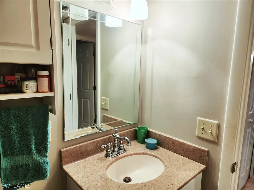 2121 Collier Avenue Fort Myers FL 33901