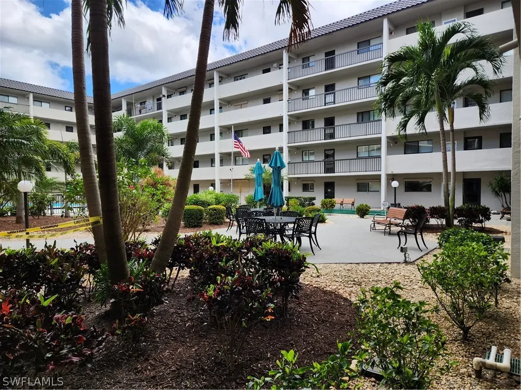 2121 Collier Avenue Fort Myers FL 33901