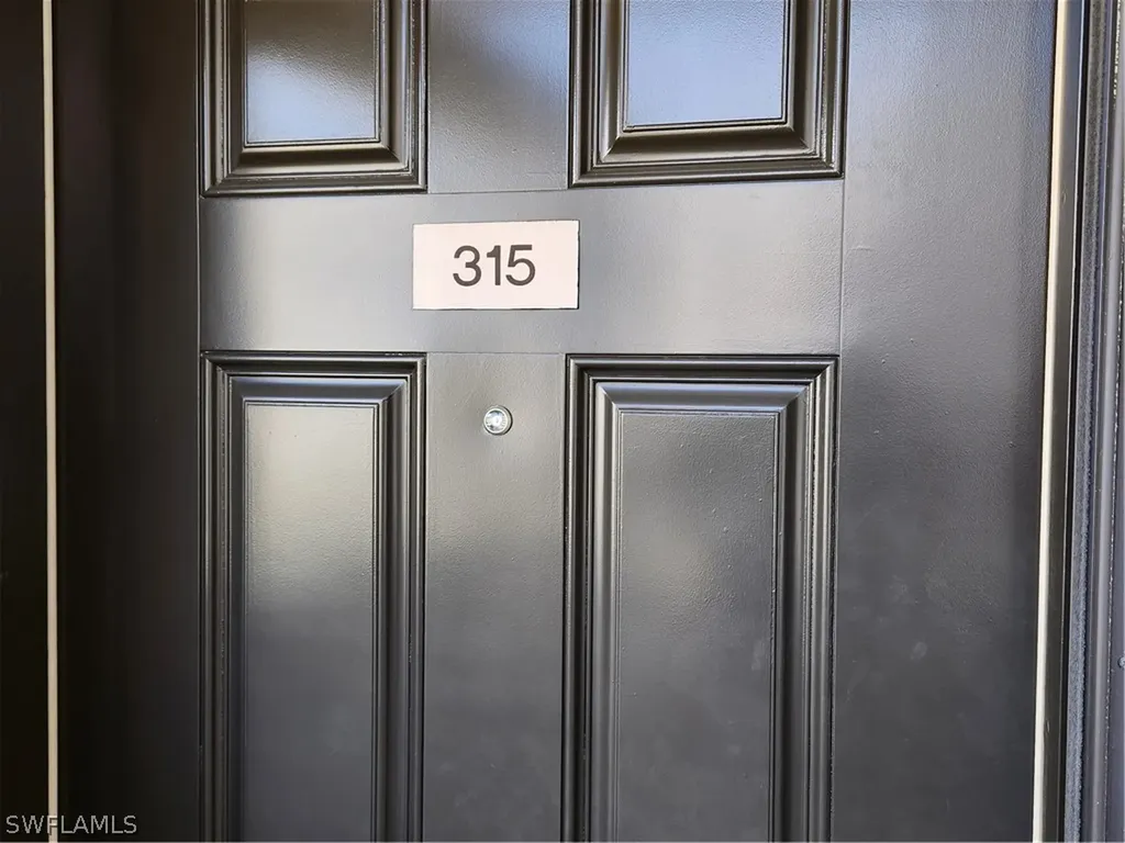 2121 Collier Avenue Fort Myers FL 33901