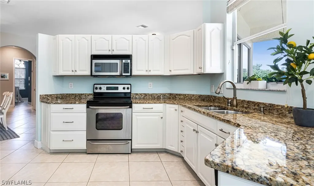 6030 Highwood Park Lane Naples FL 34110