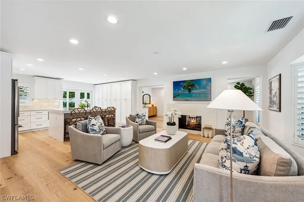 2453 10th Street N Naples FL 34103