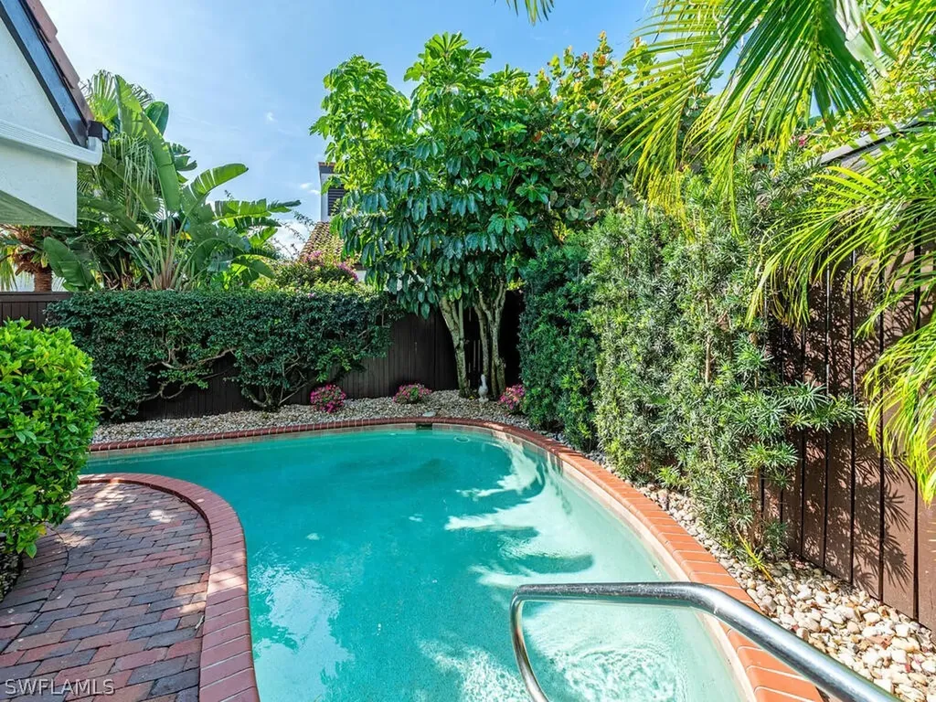579 Bay Villas Lane Naples FL 34108