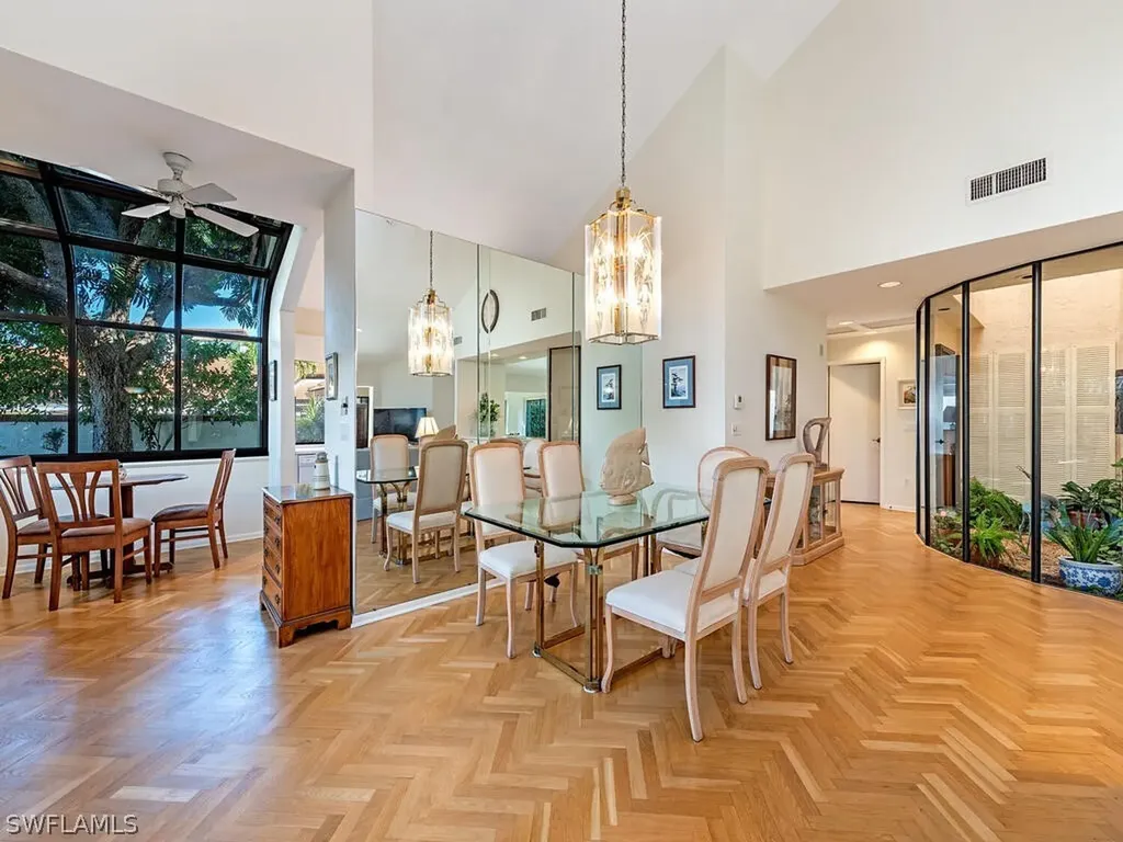579 Bay Villas Lane Naples FL 34108