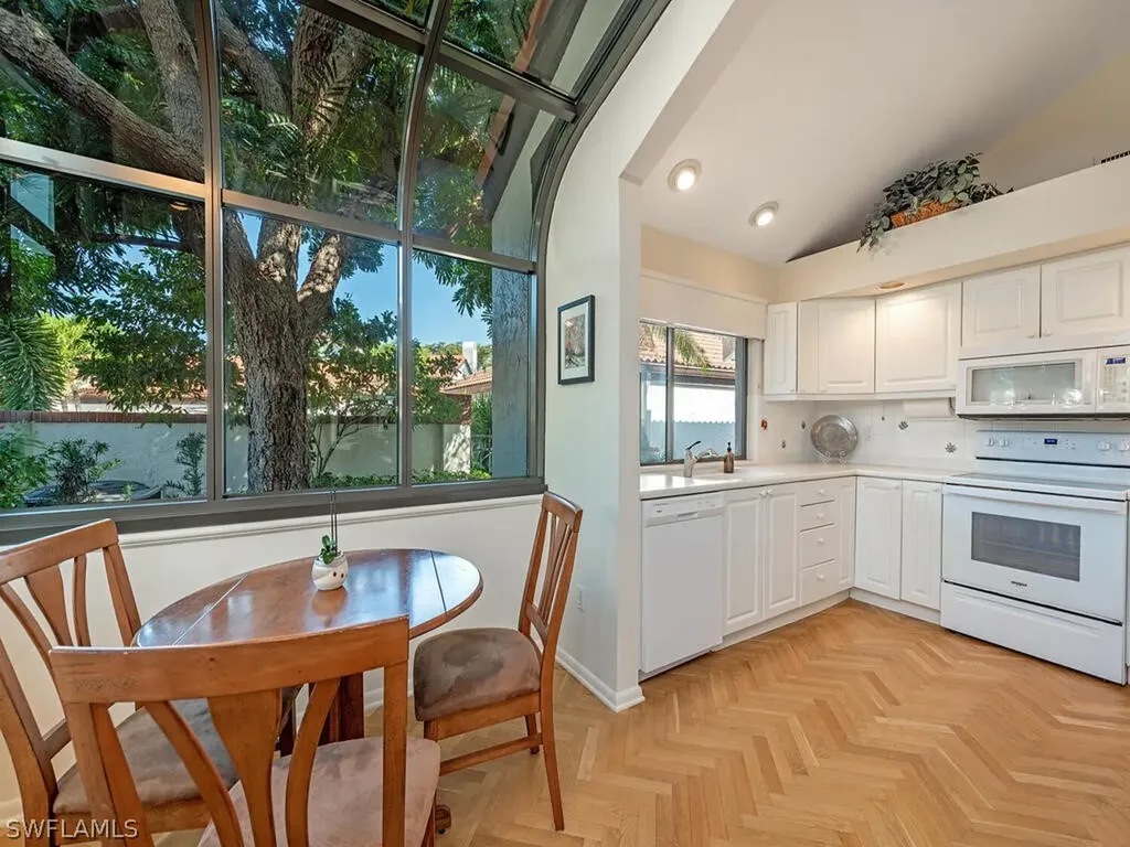 579 Bay Villas Lane Naples FL 34108