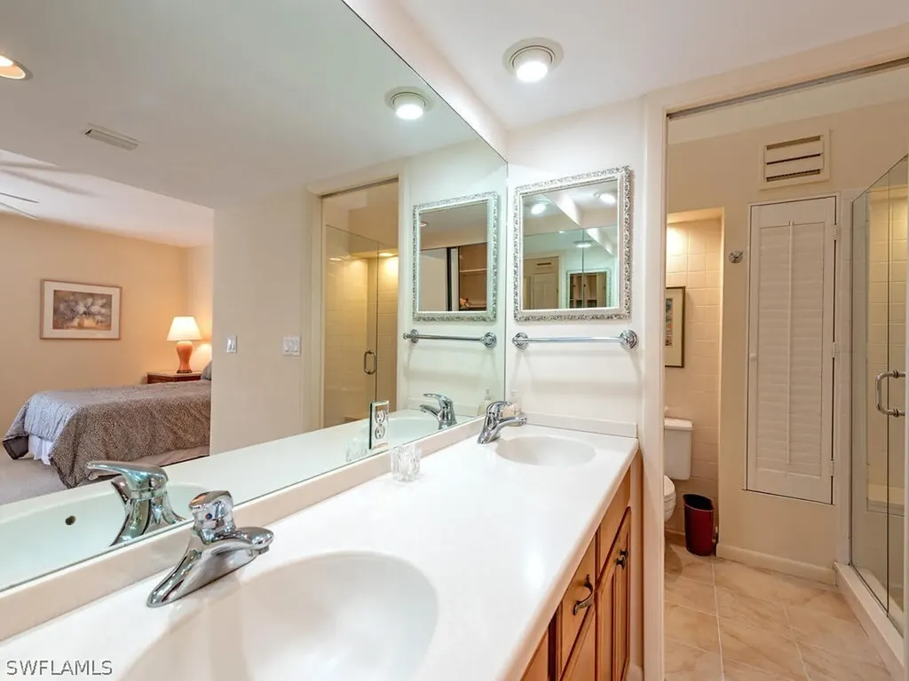 579 Bay Villas Lane Naples FL 34108